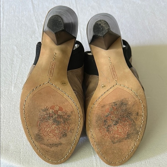 Vince Camuto Tan Heels with Chunky Heel and Peep-Toe Design - Picture 6 of 7